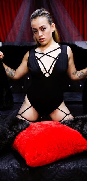 Model - Nahomi Schluck boots