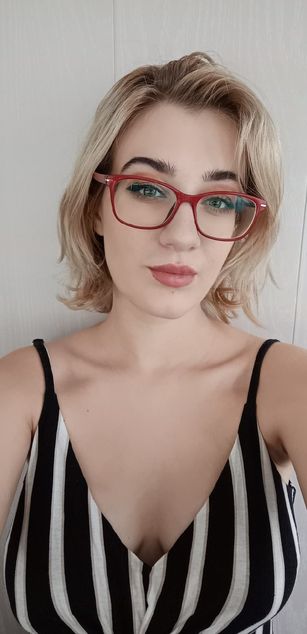 Model - SonyaRey blond