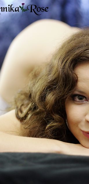 Model - AnnikaRose milf