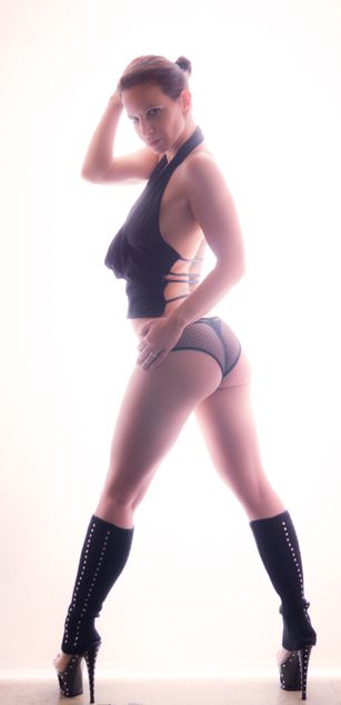 Model - AnnikaRose milf