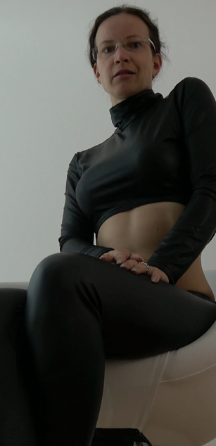 Model - AnnikaRose milf