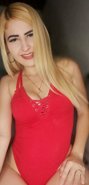 Model - Brithany Leon divercion