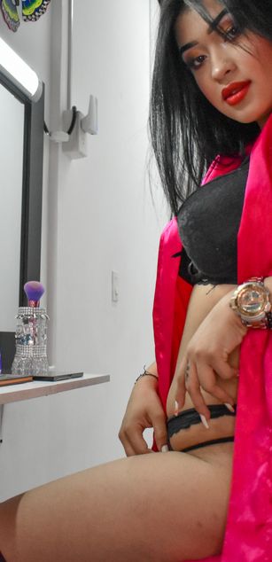 Model - Taliana Rose deepthroat