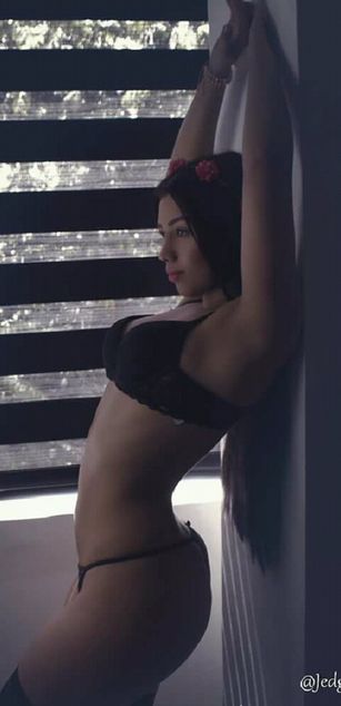 Model - AshlyRock bigtits