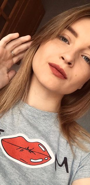 Model - KiraGold feet