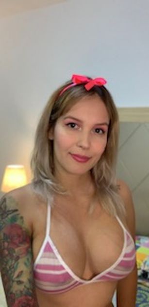 Model - Gabrielle cum