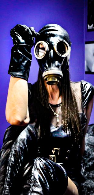 Model - AngiePerra deepthroat