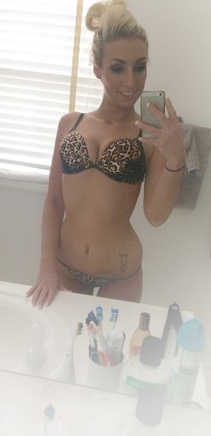 Model - LeeannaLove 2