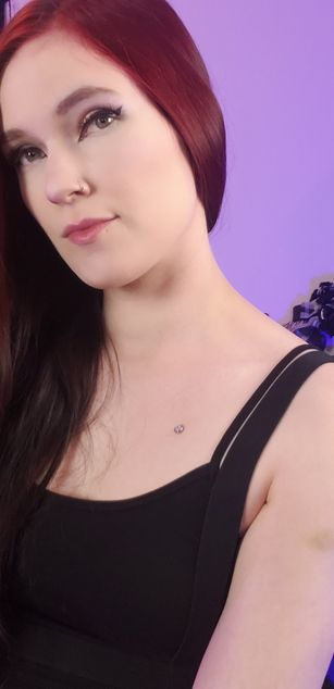 Model - AveryRaie dildo