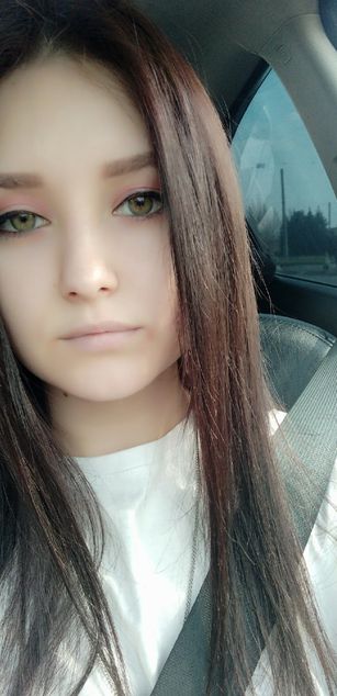 Model - honeyroses beautiful