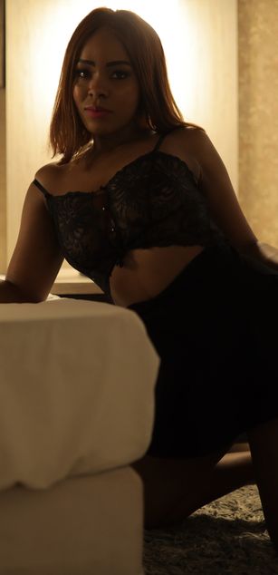 Model - Fernanda Maris petite