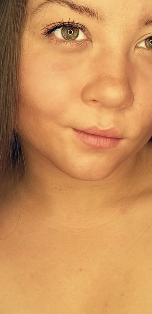 Model - Vikitty striptease