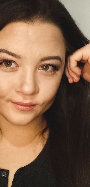 Model - Vikitty striptease