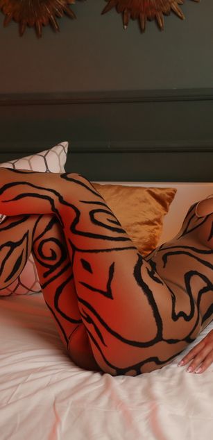 Model - LovelyBecca curvy