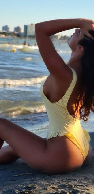 Model - Evie Rose striptease