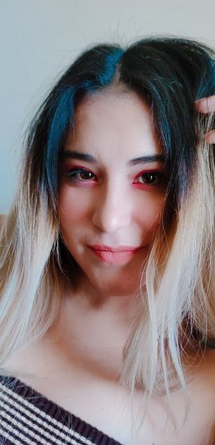 Model - LiaTeenSmile legs