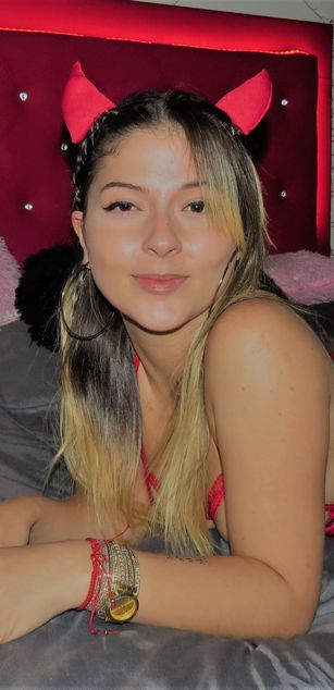 Model - SOPHIETURNNER dildo