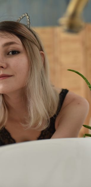 Model - FlexiMona young