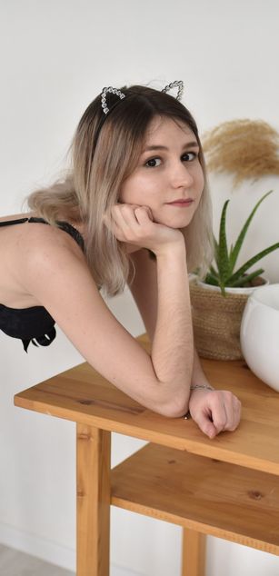 Model - FlexiMona young