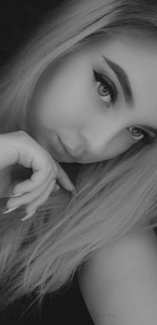 Model - Inessa smile