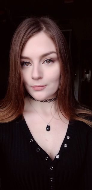 Model - Ariella Snow legs