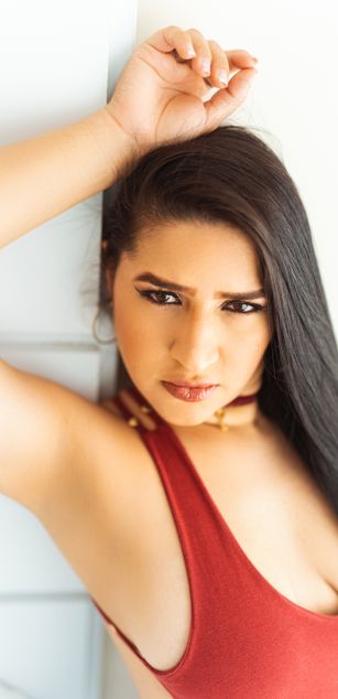 Model - Ainoha Cox curvy