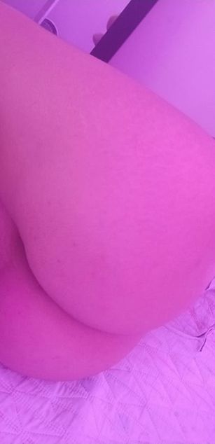 Model - Anisa Conor dildo