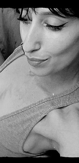 Model - Lilly sage longlegs