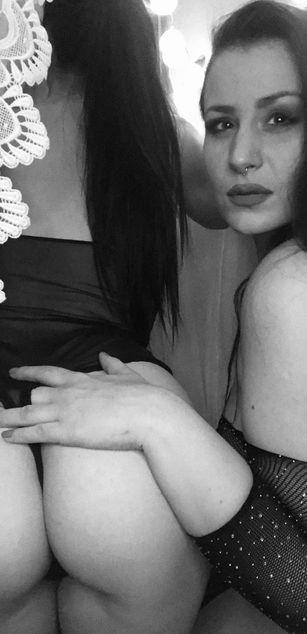 Model - Tina and Lily bigboobs