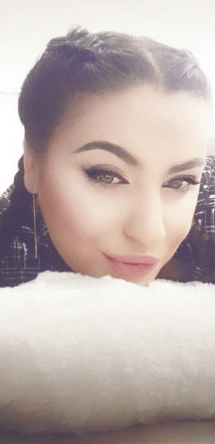 Model - MissMaze milf