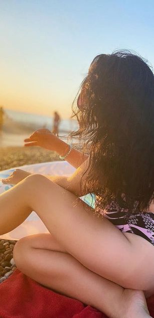 Model - Honey Bun striptease