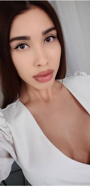 Model - IvyFerin longlegs