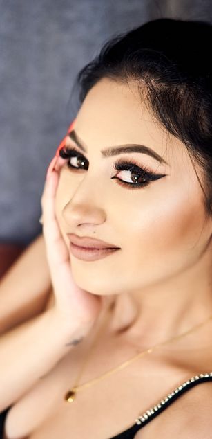 Model - BellaAshton striptease