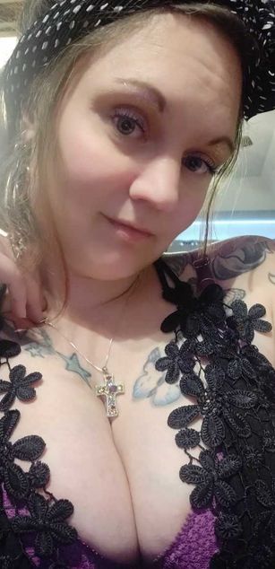 Model - Shannon Smokes deepthroat