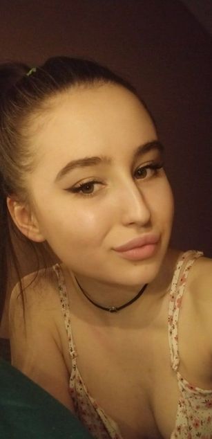 Model - FernandaHot petite