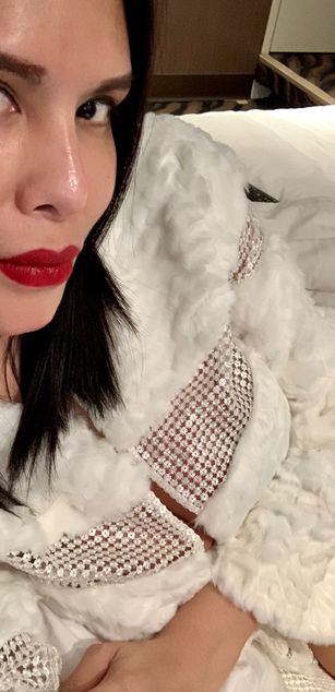 Model - MADOCVENTURA striptease