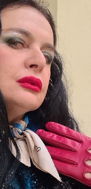 Model - Dominatrix Dinah sexy