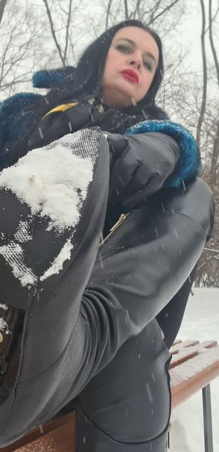 Model - Dominatrix Dinah sexy