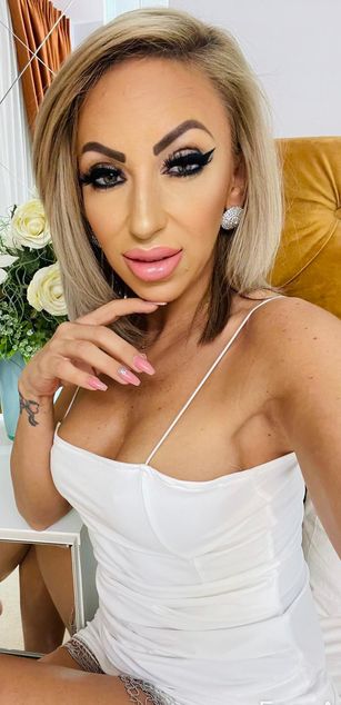 Model - Diana Smith toys