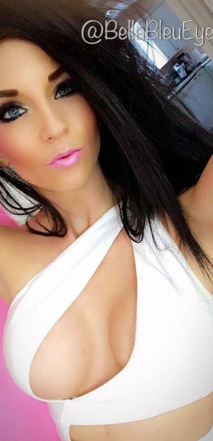 Model - Bella Bleu 2