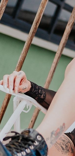 Model - Lili G deepthroat