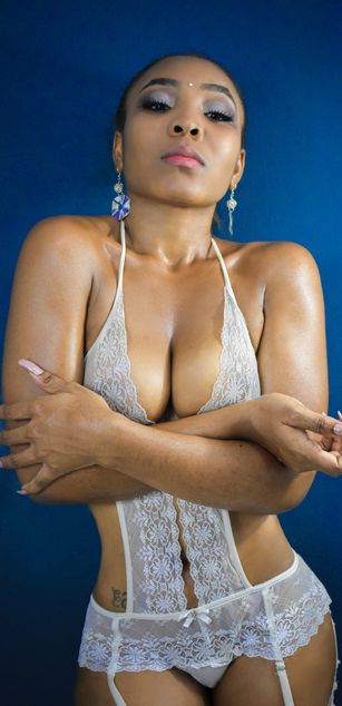 Model - Naomi Rousse ass