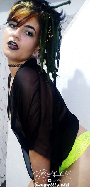 Model - Mina 666 camgirl