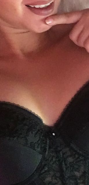 Model - rozAlina bigass