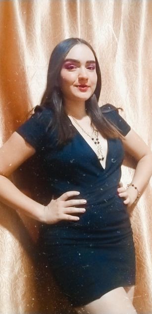 Model - Aria White latina