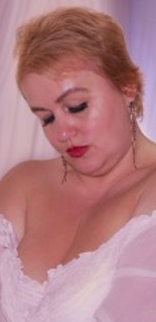 Model - ElisabethBeth27 shavedpussy