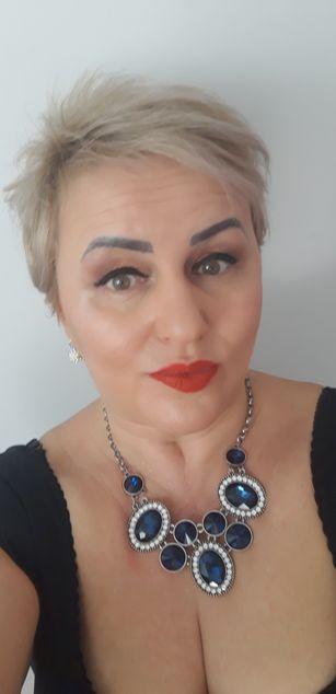 Model - ElisabethBeth27 shavedpussy