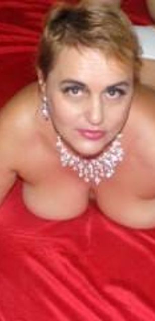 Model - ElisabethBeth27 shavedpussy