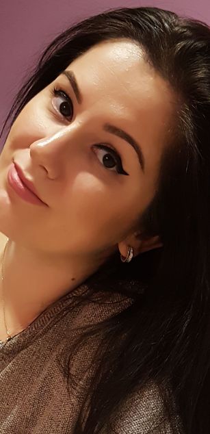 Model - MonaCherie curvy