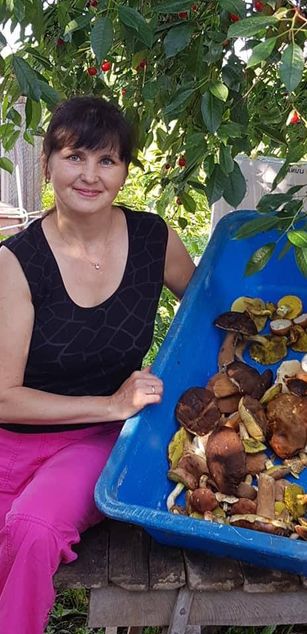 Model - Soo Sweet brunette